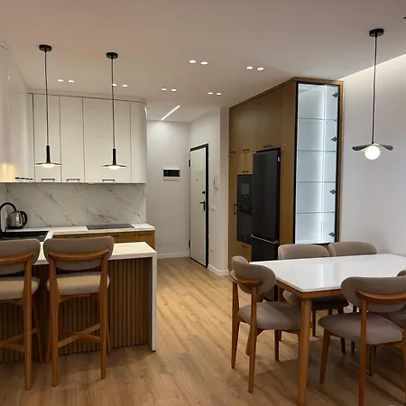 Modern Cozy Apartmant In ティラナ