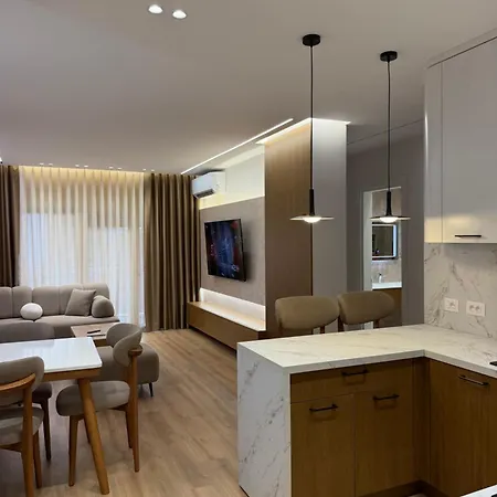 Modern Cozy Apartmant In ティラナ