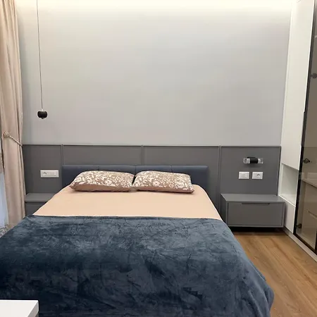 Modern Cozy Apartmant In アパート ティラナ